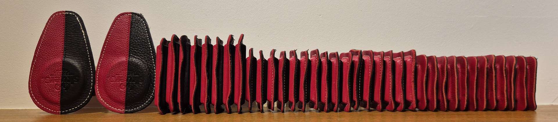 Aimants recouverts de cuir utilisé lors d'une séance de Biomagnétisme